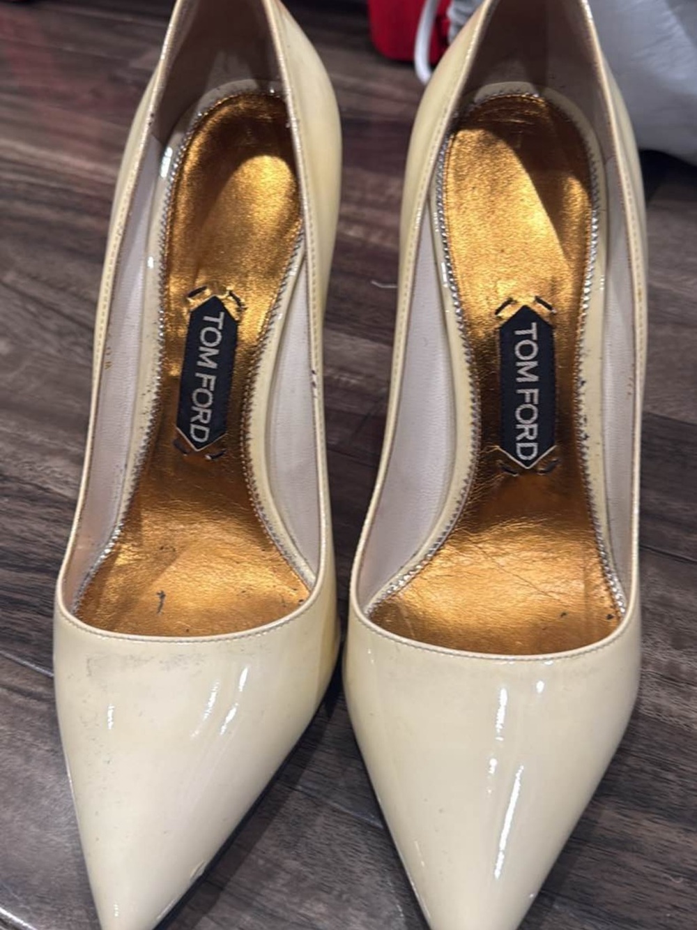 Tom Ford Cream Patent Pointed-Toe Pumps with Gold Insole